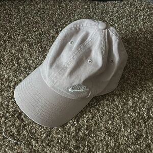 Light purple Nike hat